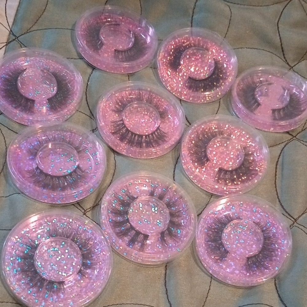 Glittery Pink Eyelash Party Favors
